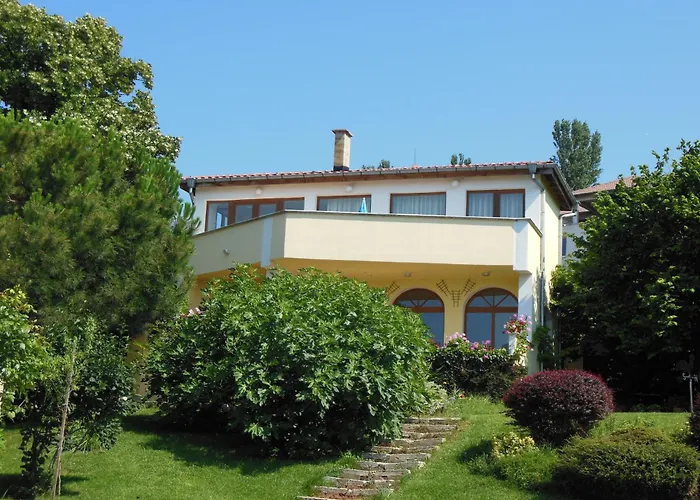St.Nikola Holiday Home